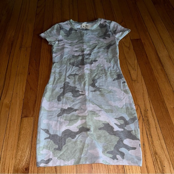 NWT Camoflage Printed Round Neck Mini Dress - Picture 2 of 6